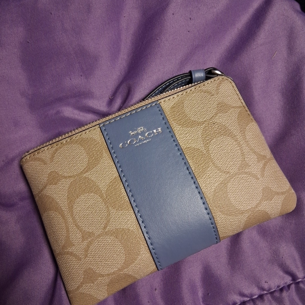Coach Wristlet Light Blue - Picture 2 of 3